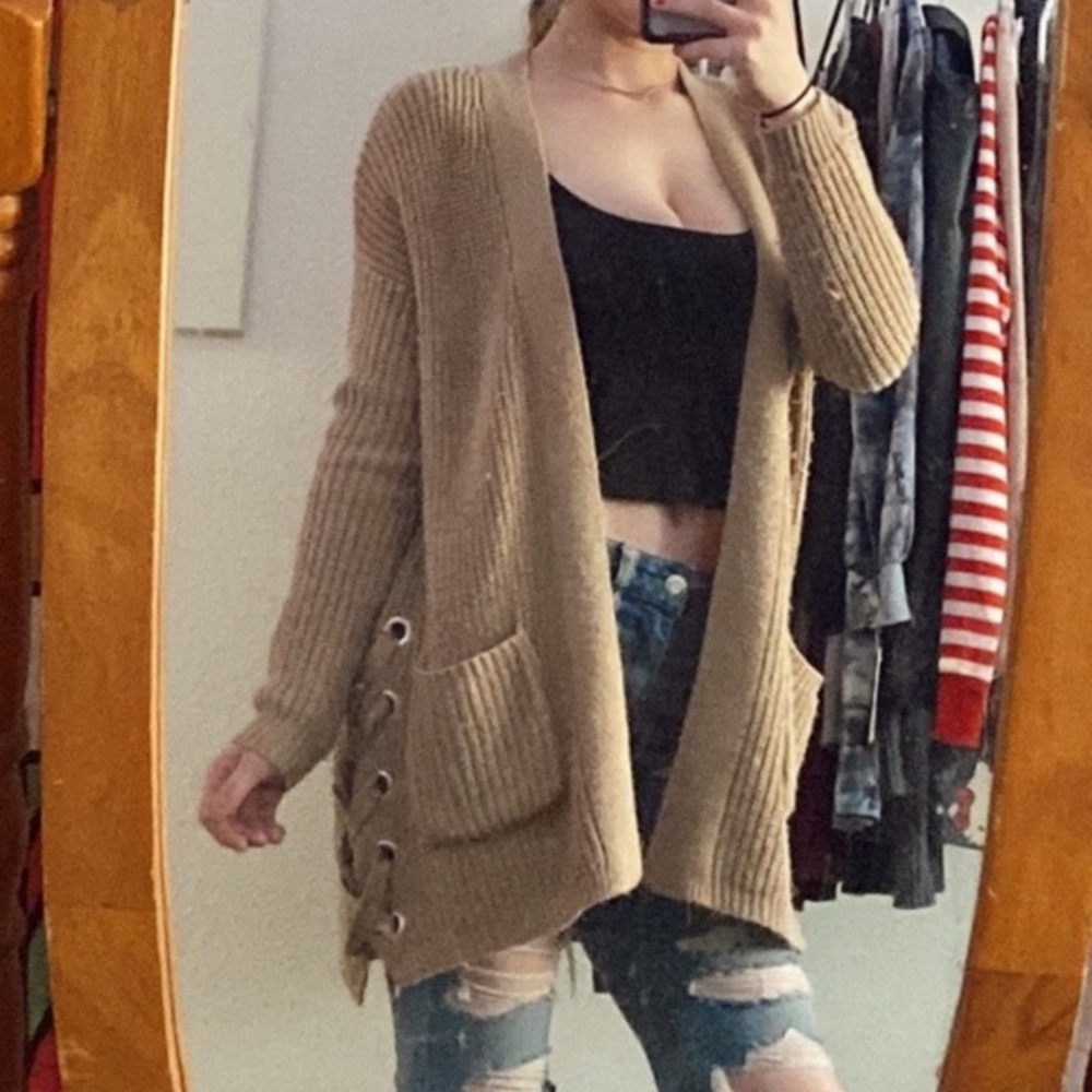 Arizona Jean Company • Light Brown Cardigan Sweater 🤎